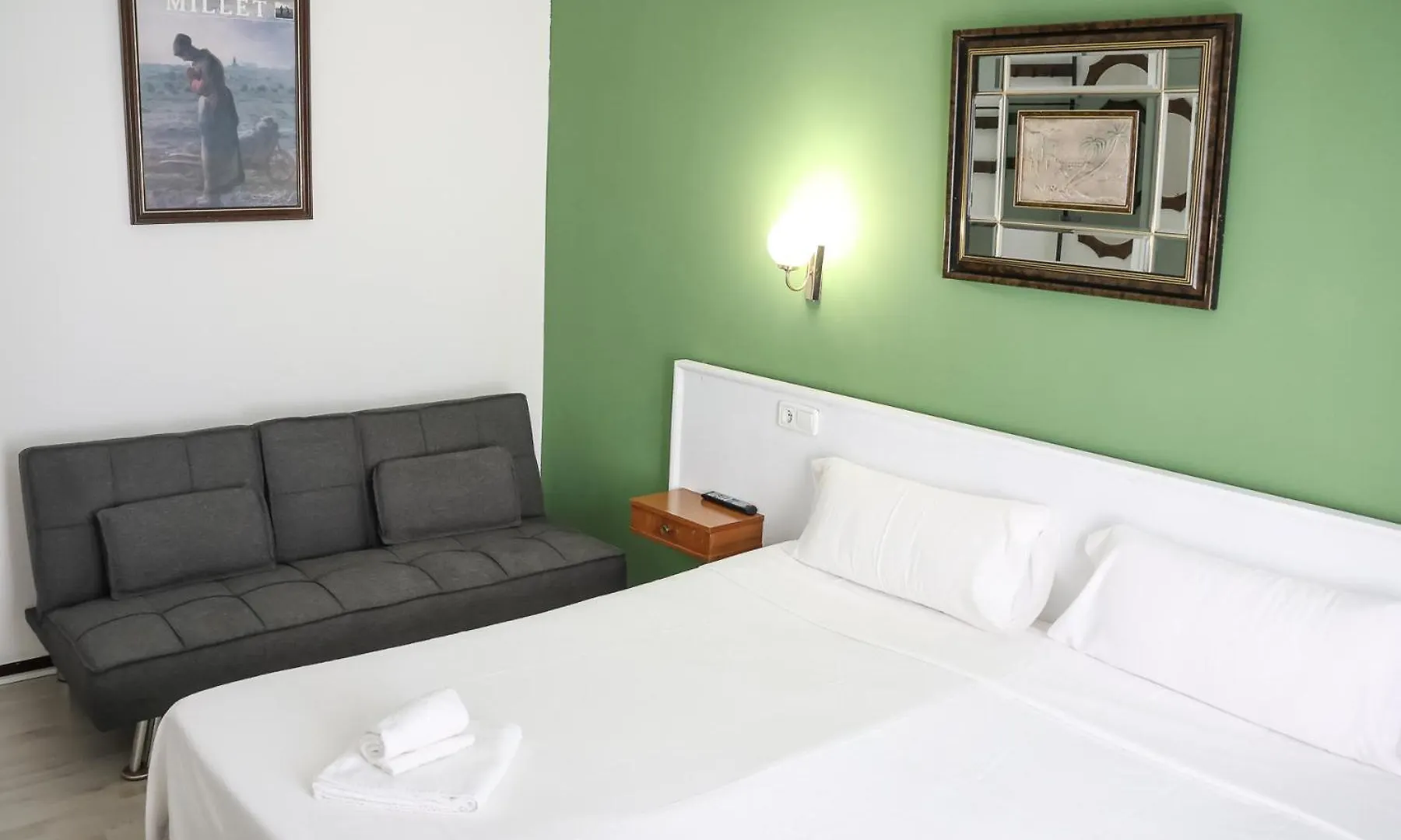 Nou Roser L' Escala Hotel